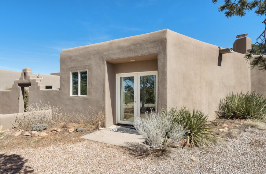 Luxury Homes with Casitas: Why They’re in High Demand in Santa Fe