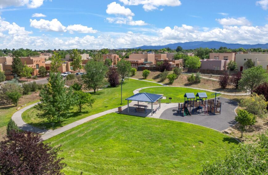 Santa Fe’s Most Walkable Neighborhoods for Food, Art, and Culture Lovers