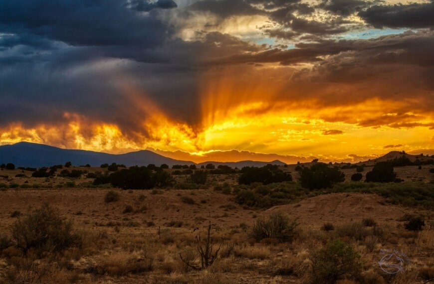 PHOTO: Mountains Sunset Crepuscular Rays by Ed MacKerrow