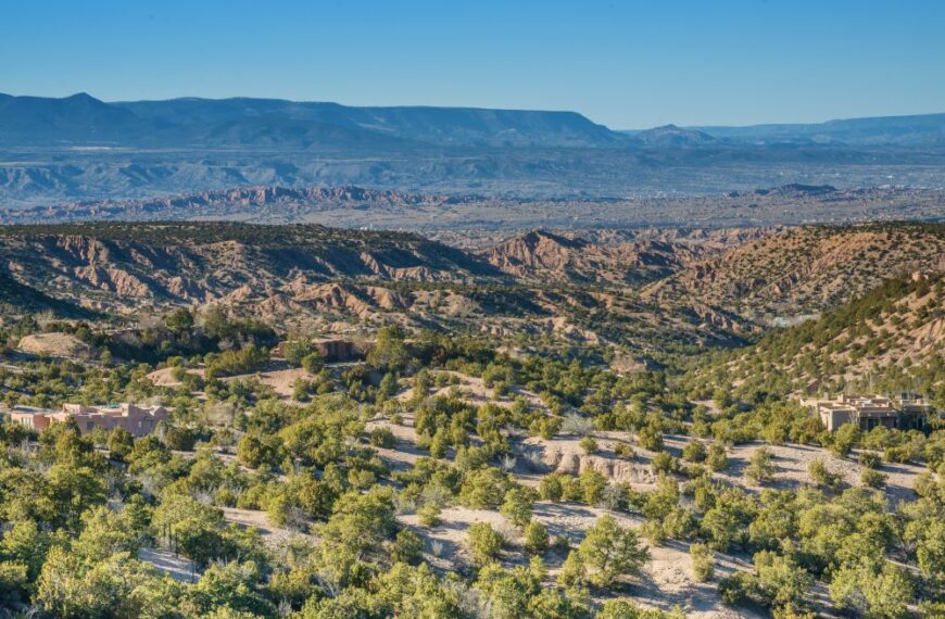 How Santa Fe’s Elevation and Climate Benefit Health-Minded Buyers